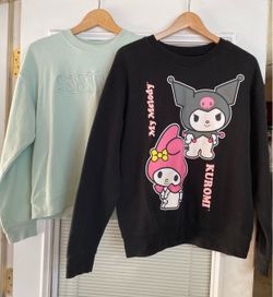 Bundle (2) women’s crewneck sweatshirt bundle.