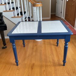 beautiful fully functional as is table