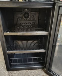 Beverage Cooler / Mini Fridge
