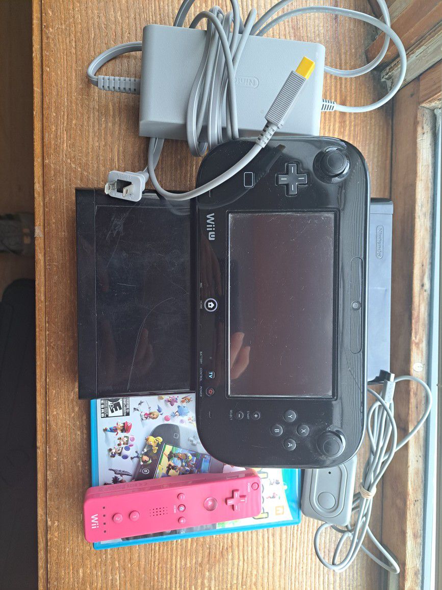 Nintendo Wii U Console w/ Gamepad 1 Game And Controller! 