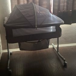 Baby Basinet-Great Condition 