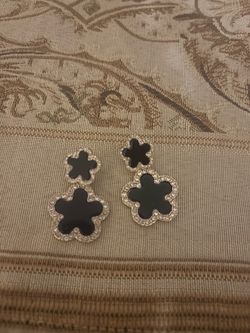 Black flower earrings
