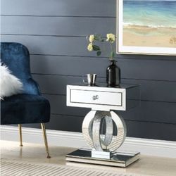 ACCENT TABLE 18" LX14"W X22" H MIRRORED& FAUX DIAMONDS NEW IN BOX ☎️ 1714586,2564