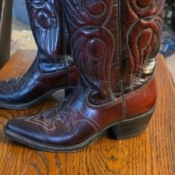 Texas Boot Co
Men's (slightly) square toe boot
Size 8E
