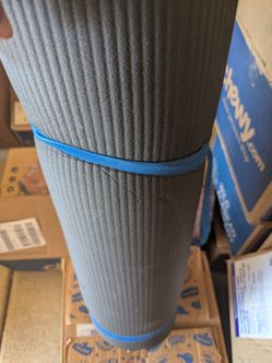 Thick yoga mat used a few times good condition