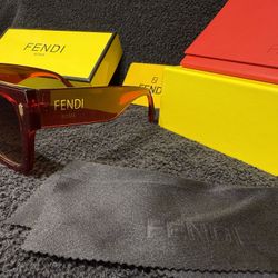 Pre-Owned Fendi Sunglasses 