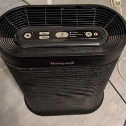 Brand New Honey Well Air Purifier Only Used 1 Time. 