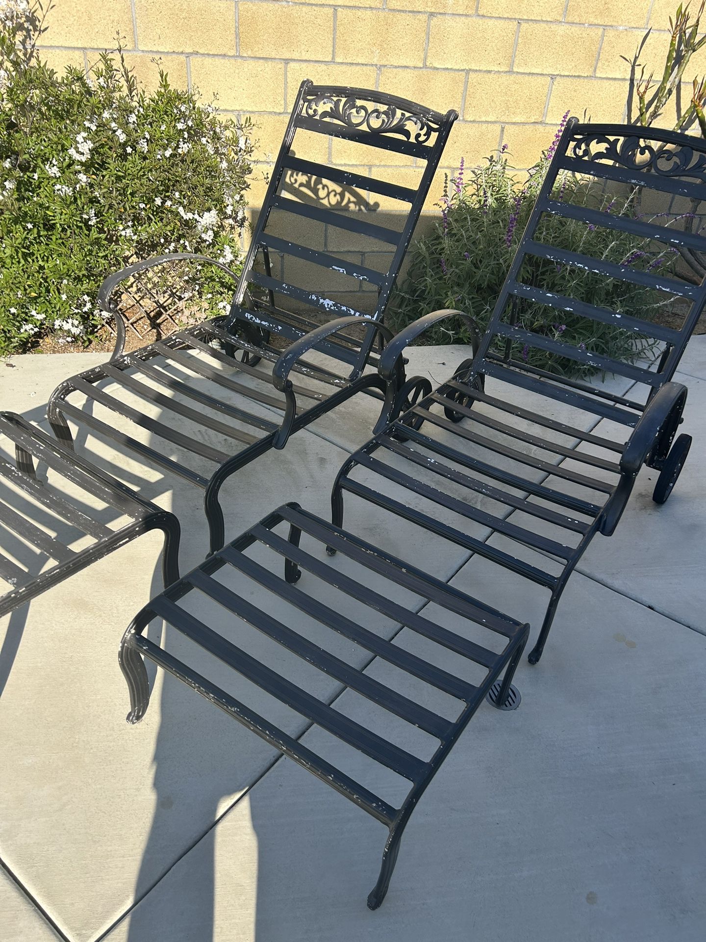 Metal Chase Lounge Chairs 