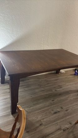 Table with 4 chairs