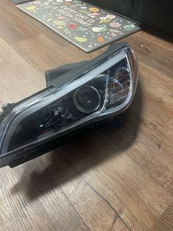 2015-2017 Hyundai sonata driver side headlamp - no hybrid