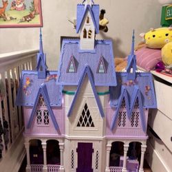 Frozen Castle With Furniture And Dolls