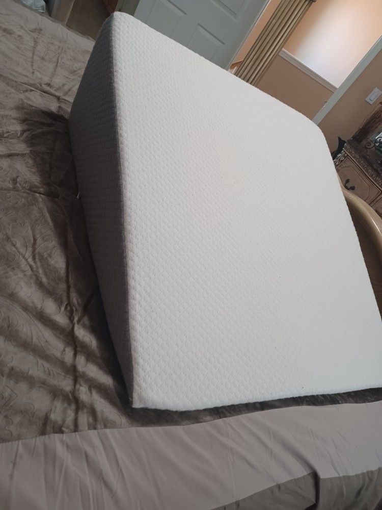 Wedge Pillow