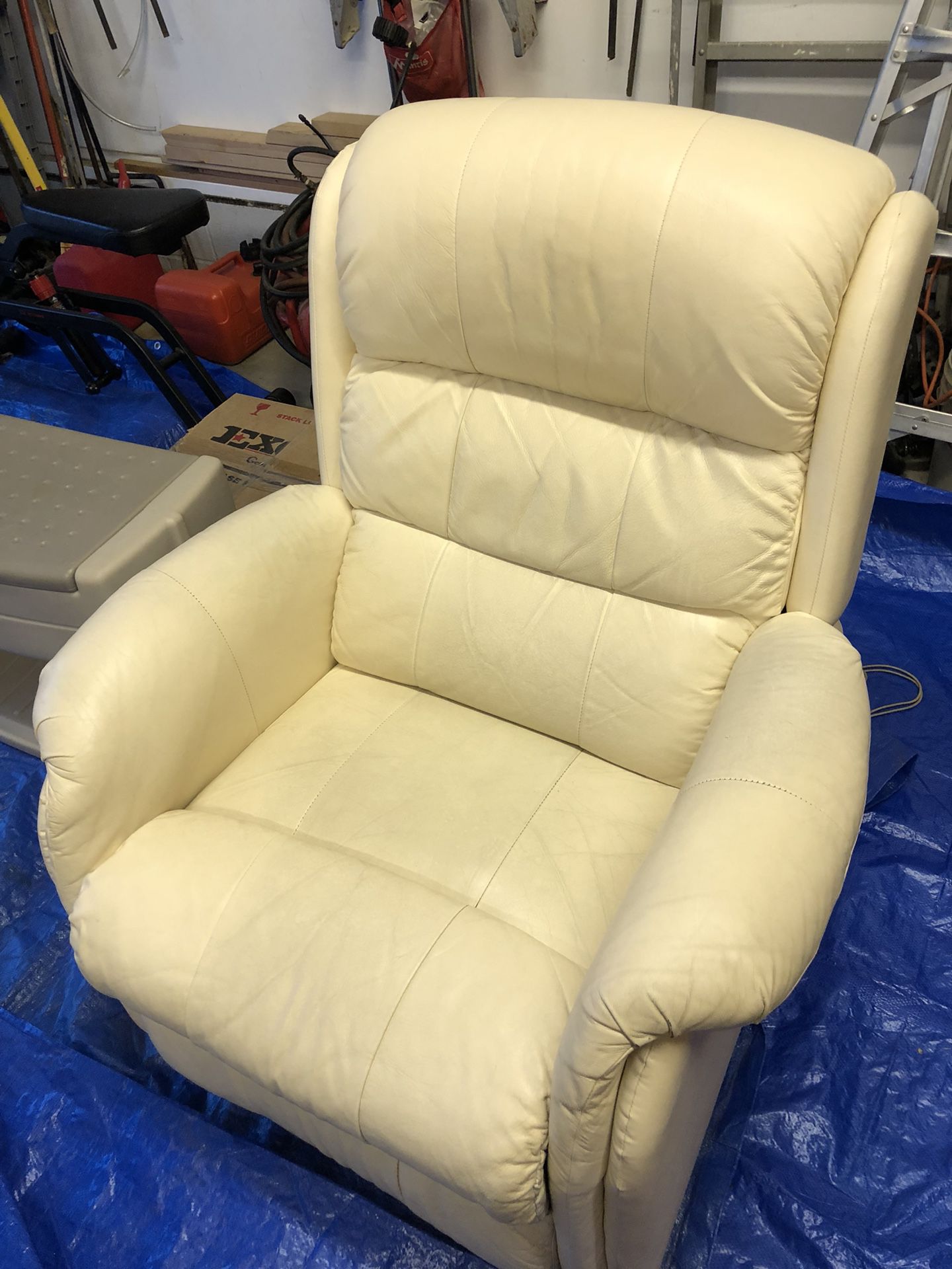 Lasy boy leather recliner
