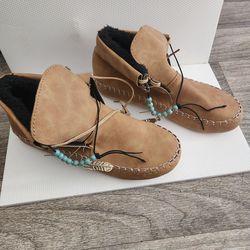 Women's western moccasin boots size 8
