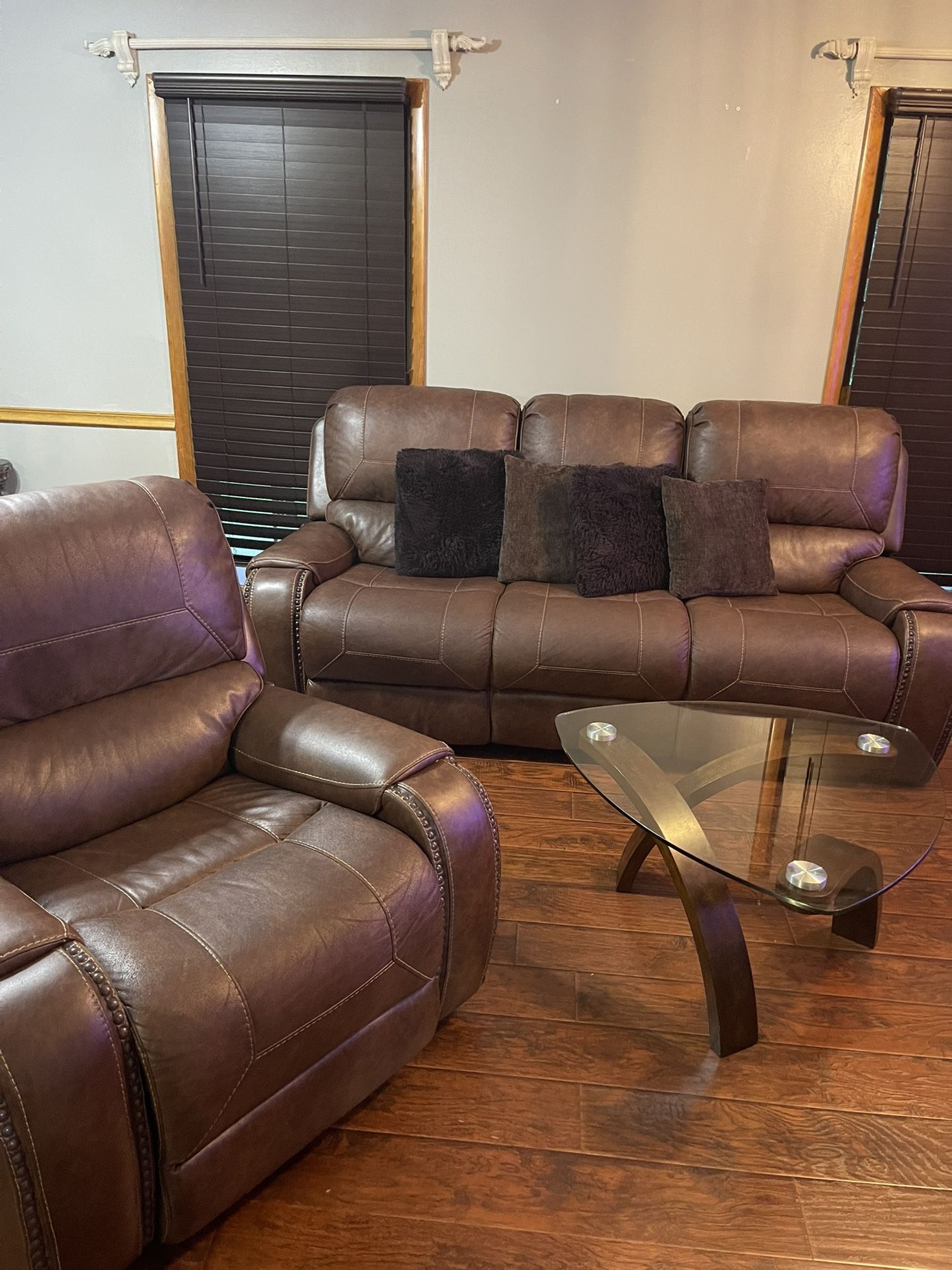 Couches With Small Table