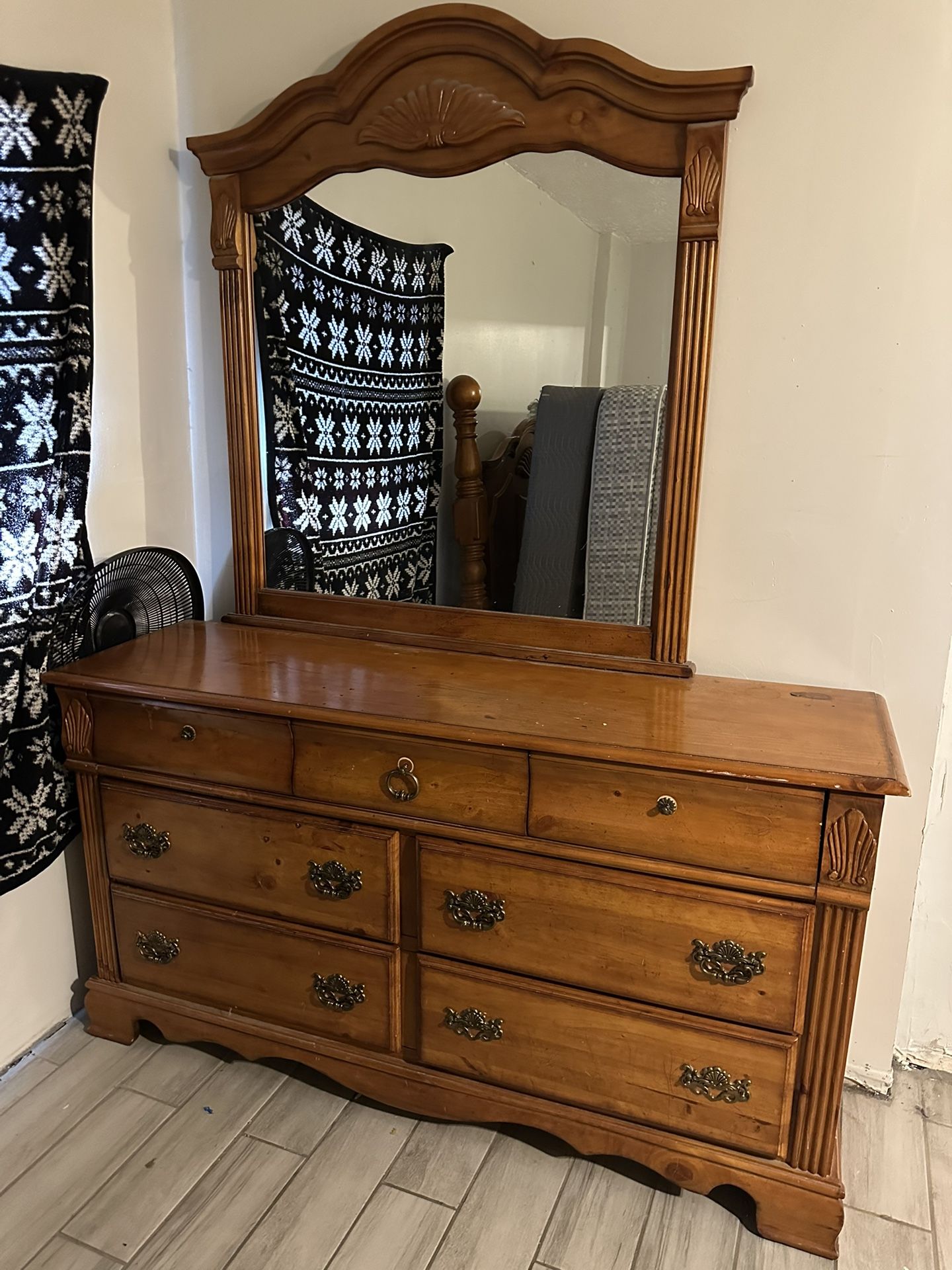 Dresser With Mirror