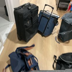 About Four Carry On Suitcases, And A Regular Traveling One All For $40 (NO SHIPPING)