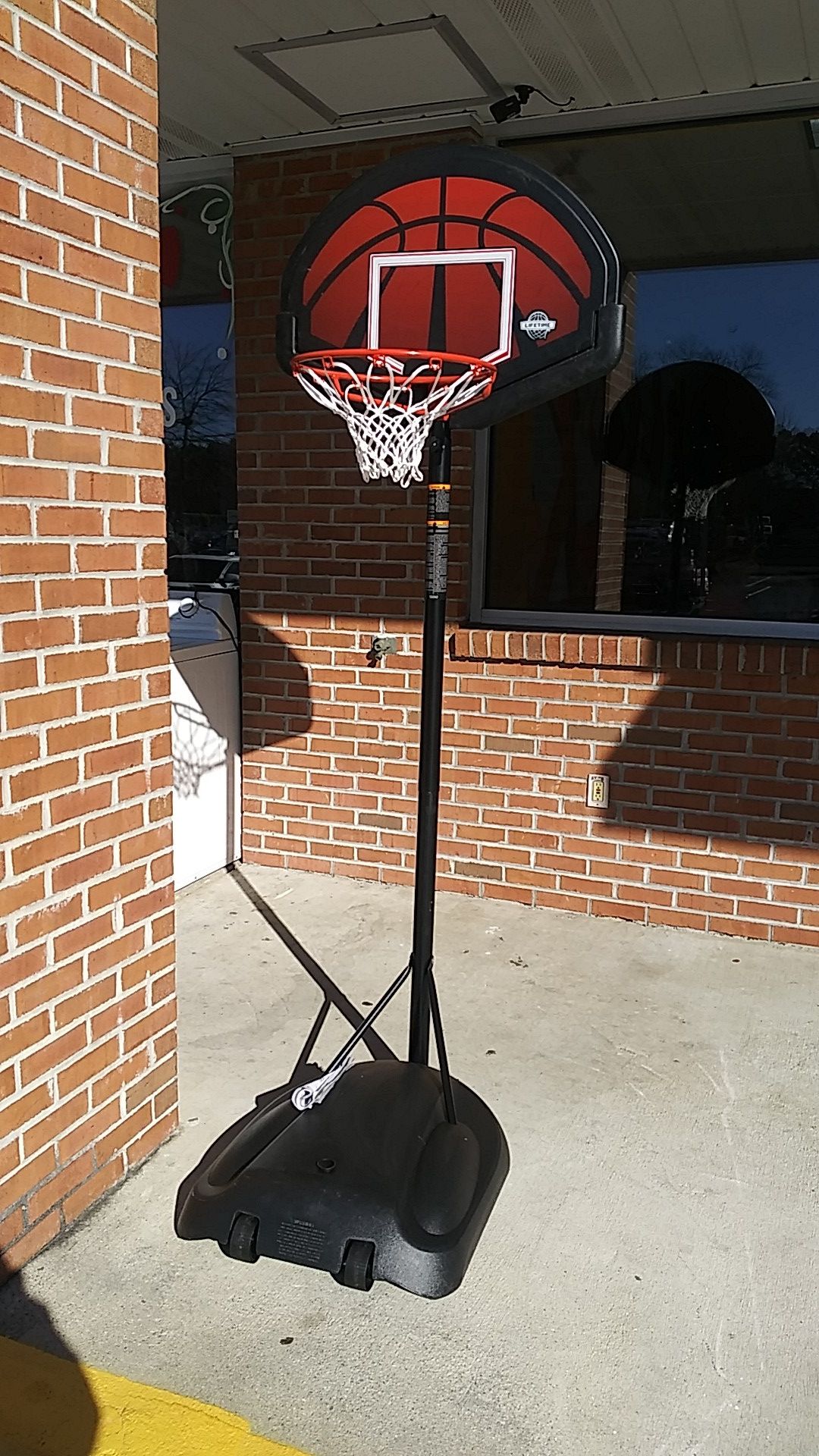 LIFETIME BASKETBALL GOAL for Sale in Snellville, GA OfferUp