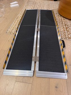 6 ft Folding Aluminum Wheelchair Ramp- NEW