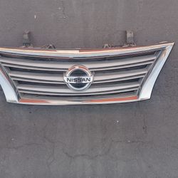 2013-2015 Nissan Sentra Grill With Emblem Oem.