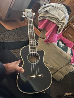 Mitchell fishman Ukulele