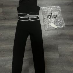 Alo Women Set Size (Small) Brand New 150
