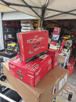 Milwaukee
M18 FUEL 18V Lithium-Ion Brushless Cordless 4-1/2 in./5 in. Grinder w/Paddle Switch (Tool-Only) STORE PRICE $229