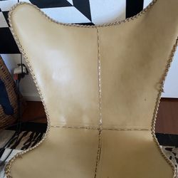 Butterfly 🦋 Leather Chair Very Confortable 