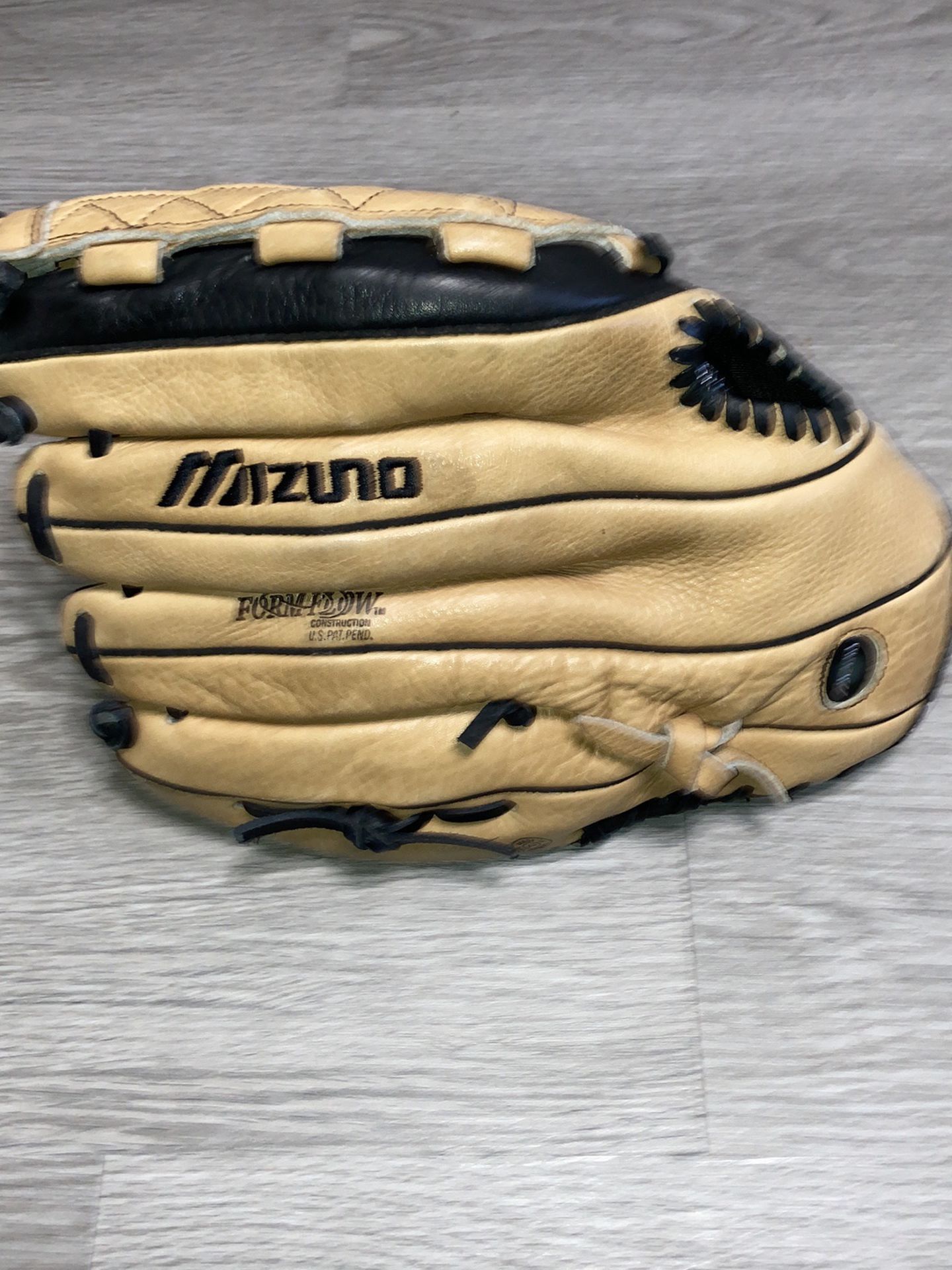 Mizuno GEV 1300 Baseball Glove 13 Inch