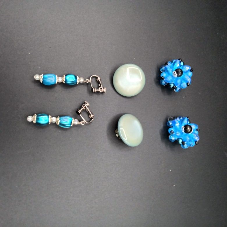 Vintage Blue Clip On Earrings 