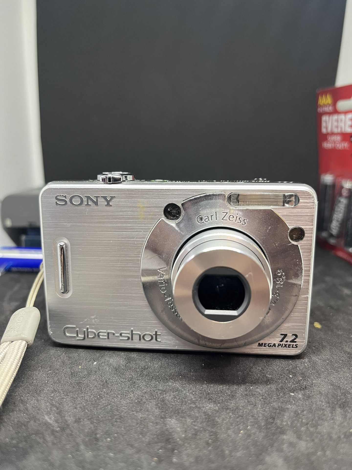 Sony Cybershot DSC-W70 7.2MP Digital Camera Silver