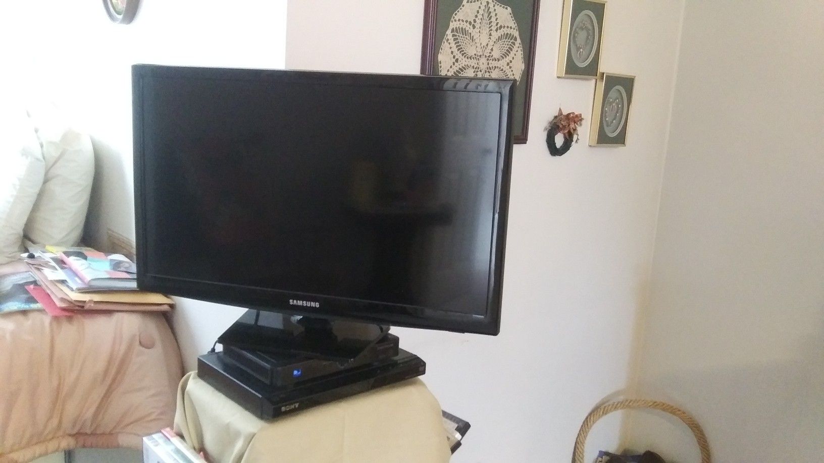 SAMSUNG flat screen tv
