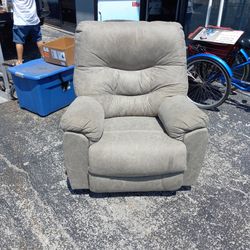 Like New Recliner