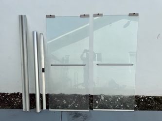 Shower Door/Puerta de Bano de Vidrio