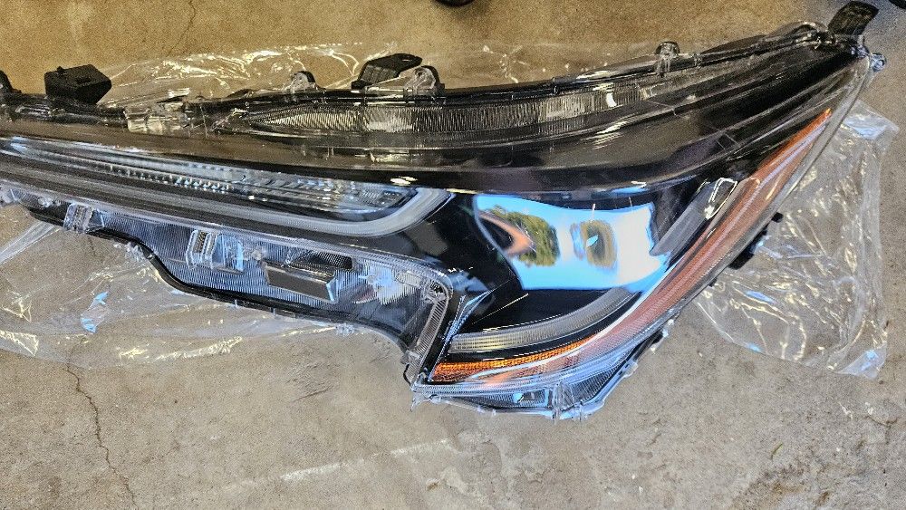 20-22 Toyota Corolla Drive Side Headlight 