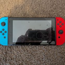 Nintendo Switch - + 2 games
