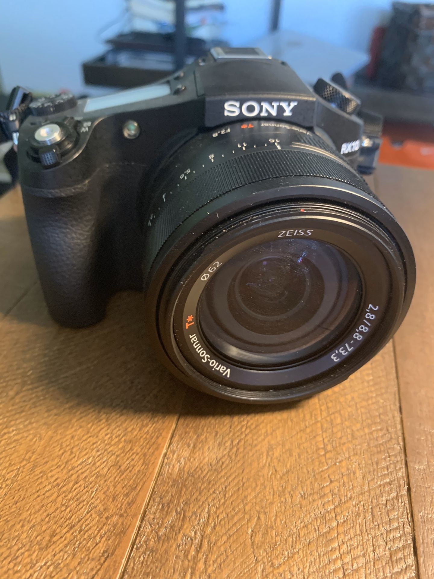 New Sony Cybershot RX 10 20.2 digital camera