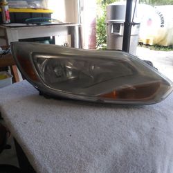 2012 Ford focus right side head light