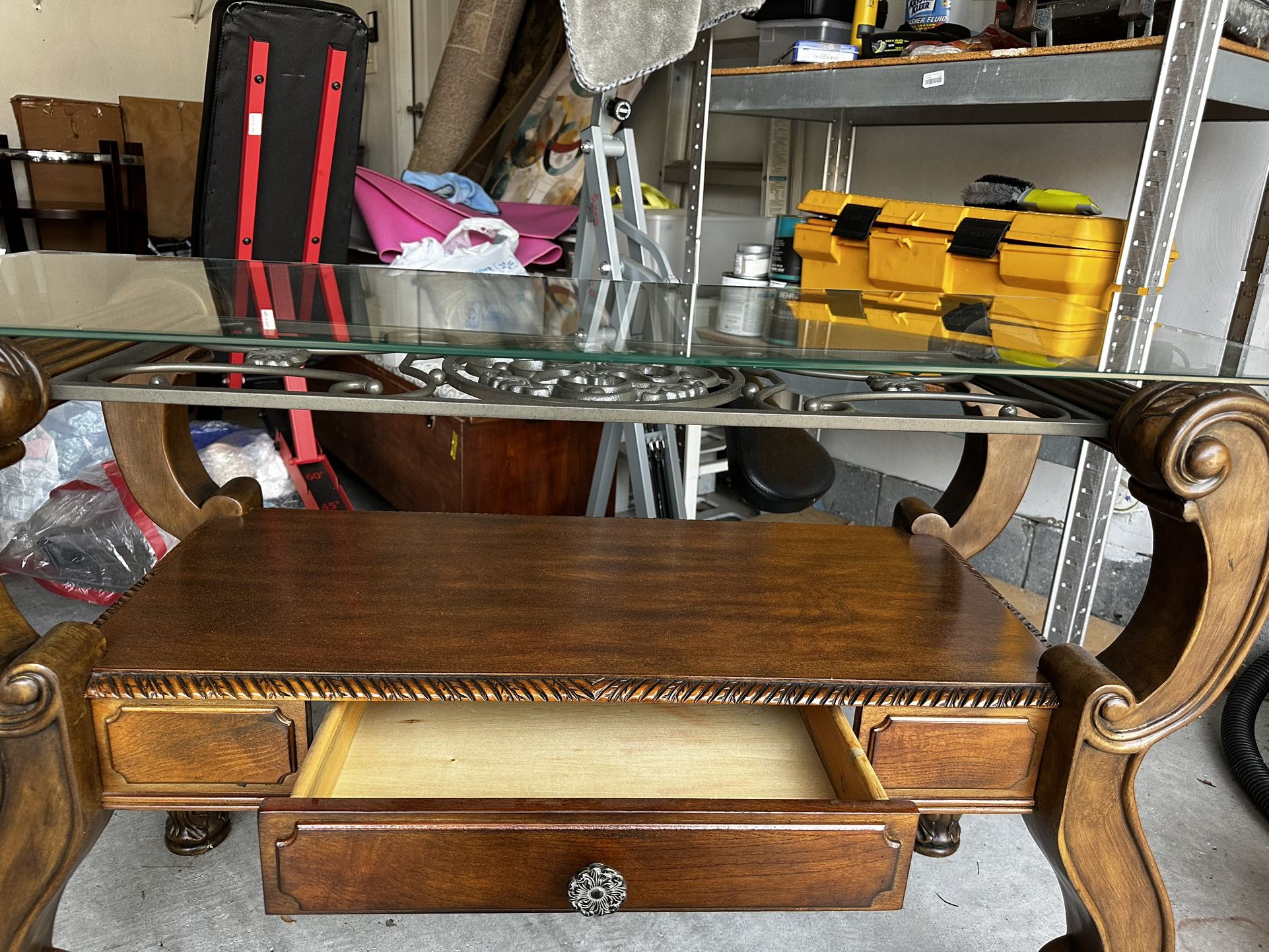 Coffee Table. Glass Top