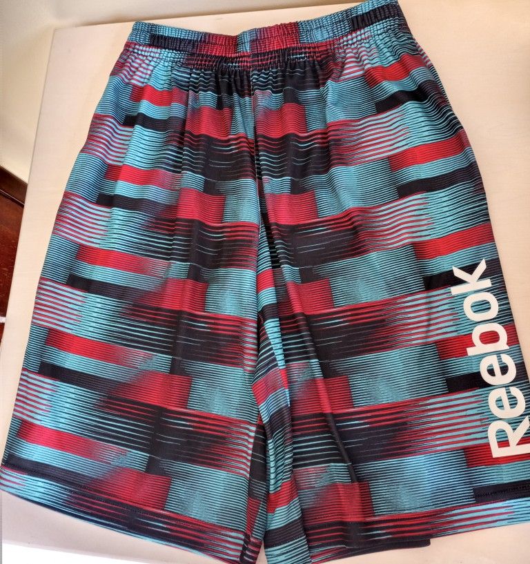 REEBOK. Boys SHORTS Size L