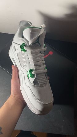 Air Jordan 4 “metallic green” size 11