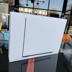 2025 15” MacBook Air M4 Chip 16GB Ram 512SSD! One year AppleCare! We offer financing!