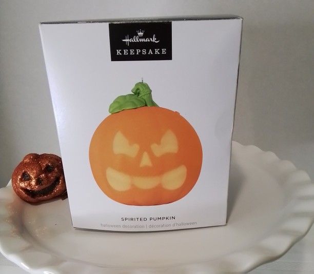 Hallmark Halloween Pumpkin Keepsake Light-up & Sound Magic Ornament - Brand New