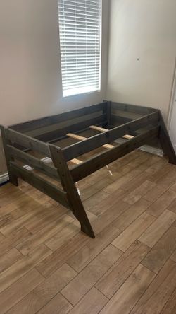 Twin kids bed