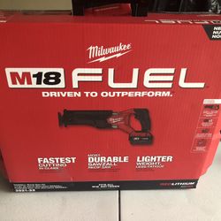 M18 FUEL 18V Lithium-Ion Brushless Cordless SAWZALL Reciprocating Saw Kit w/Two 5.0 Ah Batteries Charger & Hard Case