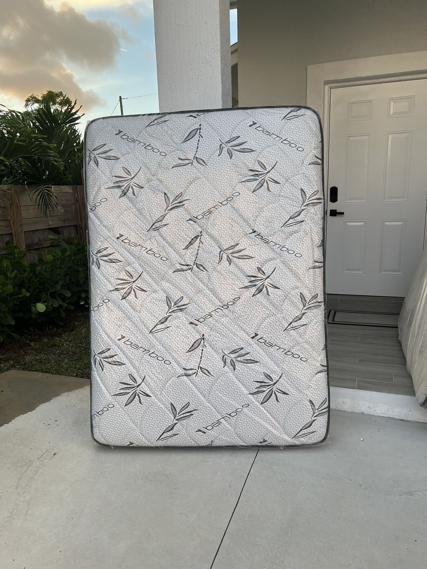 561⭐️410⭐️3893⭐️Mattresses: twin Full Queen king mattresses!!!!!! Regular plush pillow top available!🚚!!!’⭐️ Habló español