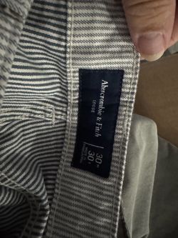 4 Abercrombie & Fitch Men’s Pants – Excellent Condition (Sizes 28–30)