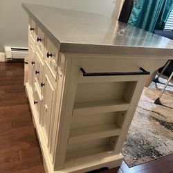 Moveable Island With Drawers For Storage