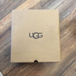 Size 8 Womens Uggs 
