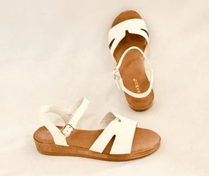 Women’s sandals size 7 71/2. 8. 81/2 9 10